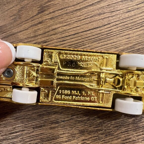 2021 Hot Wheels Christmas Workshop Series '66 FORD 427 FAIRLANE Gold - Picture 5 of 6